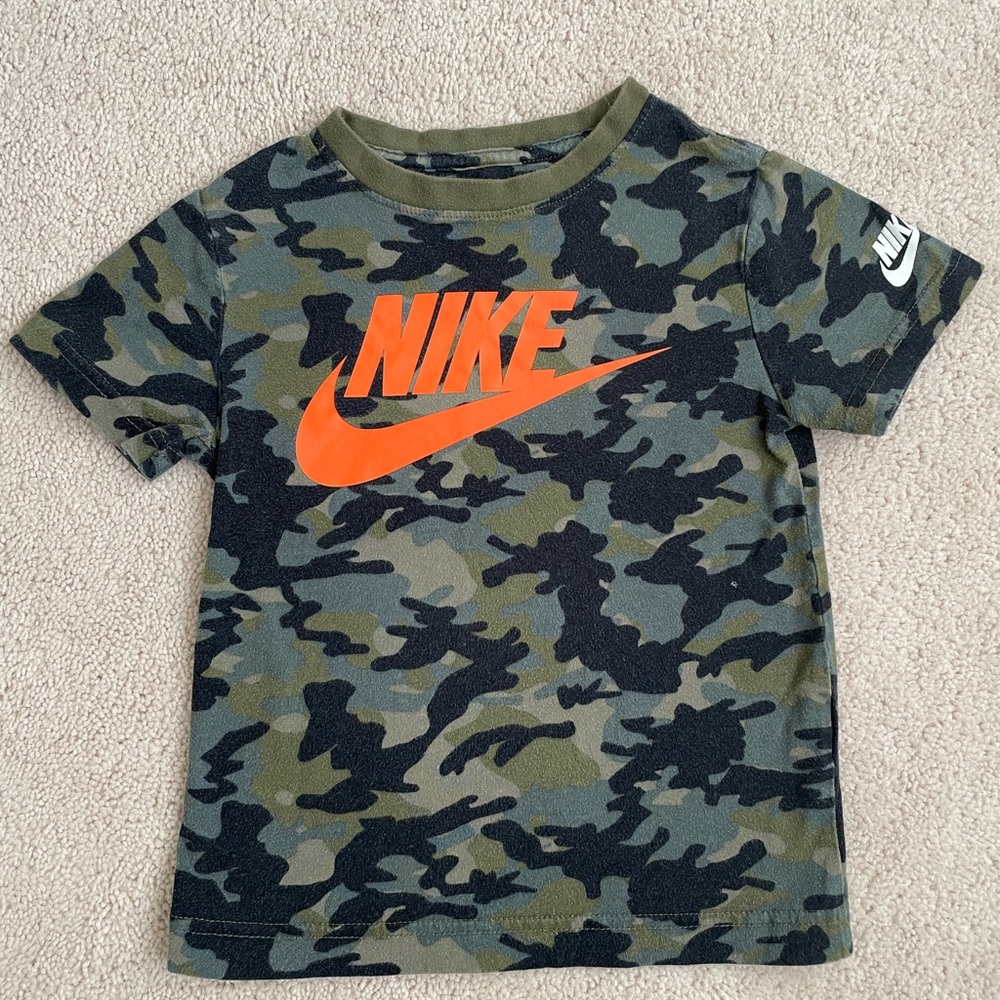 Two NIKE toddler boys size 5/6 t-shirts MING 2021 season from Macy’s